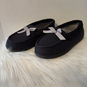 Dearfoams Women's Black Moccasin Slippers with Bow, Size Medium (7/8)